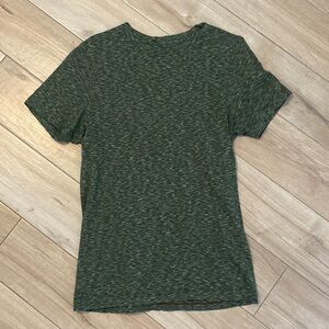 Rhone Men Green Tshirt Scoop Neck Short Sleeve Green Size Medium